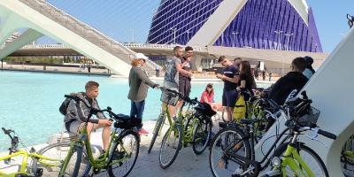 CBM Visitas Culturales-Un Paseo en Bicicleta por los puentes de Valencia-A bike ride through the bridges of Valencia.-Un passeig amb bicicleta pels ponts de València.