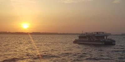 Grupo Boramar Catamaranes-Puesta de Sol desde catamarán en València-Sunset boat ride on catamaran in València-Posta de sol des de catamarà en València