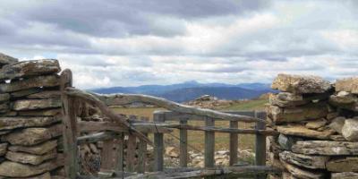 MAESTRAT EXPERIENCE-Un mar de piedra en seco-A sea of dry stone walling-Un mar de pedra en sec
