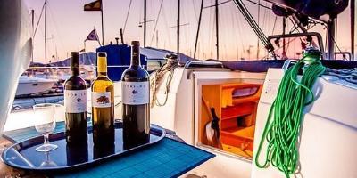 NAUTICA DELUXE-Cata de vino en velero-Winetasting on a sailboat-Tast de vi en veler