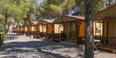 CAMPING-BUNGALOWS ALTOMIRA-Alojamiento y aventura-Accommodation and adventure-Allotjament i aventura