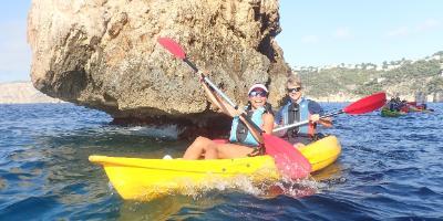 Kayak Javea-Ruta guiada en kayak y snorkel Cala Granadella- Guided Kayaking & Snorkeling Tours Cala Granadella-Recorregut guiat en caiac y esnorquel en Cala Granadella