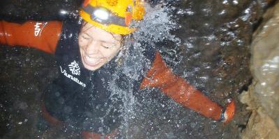 Viunatura-Espeleología acuática en el corazón de Espadán-Water caving in the heart of the Espadán mountains-Espeleologia aquàtica en el cor d'Espadà