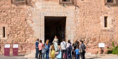 TOURIST INFO EL PUIG DE SANTA MARIA-Caballeros y princesas-Knights and princesses-Cavallers i princeses