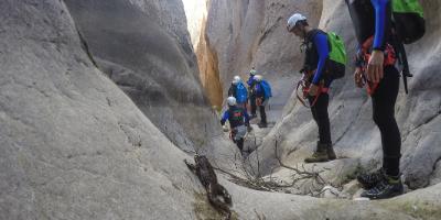 XABIA ACTIVA-Explora espectaculares gorgas esculpidas en piedra-Explore spectacular gorges carved in stone-Explora espectaculars gorgues esculpides en pedra