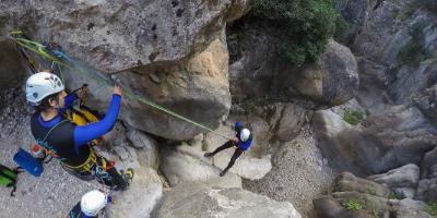 XABIA ACTIVA-Explora espectaculares gorgas esculpidas en piedra-Explore spectacular gorges carved in stone-Explora espectaculars gorgues esculpides en pedra