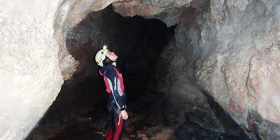 Grieta Aventura-Cueva acuática del Sumidero de Vallada. Espeleología.-Sumidero de Vallada water cave . Speleology.-Cova aquàtica de l'Embornal de Vallada. Espeleologia.