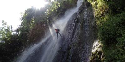 Máxima Aventura-Barranquismo Acuático en Montanejos-Water Canyoning in Montanejos-Barranquisme Acuàtic a Montanejos
