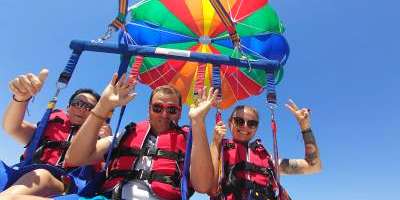 Parasailing Torrevieja-Torrevieja desde el aire. ¡Vuela en parasailing!-Torrevieja from the air. A parasailing flight-Torrevieja des de l'aire, vola en parasailing!