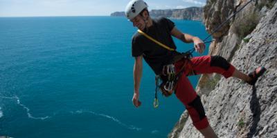 XABIA ACTIVA-Escalada deportiva en paredes frente al mar-Sport climbing on rock walls by the sea-Escalada esportiva en parets davant del mar