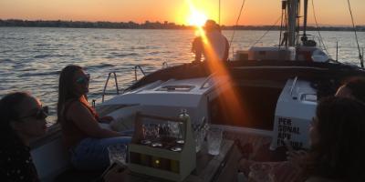 Alfanautica-Puesta de sol en velero en València-Sunset on a sailing boat in València-Posta de sol en veler en València