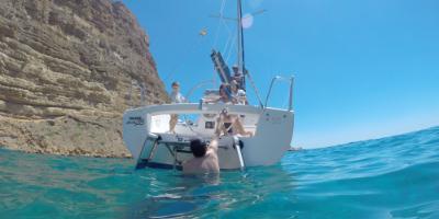 OXYTOURS-Entre delfines y piratas: los secretos del acantilado-Among dolphins and pirates, the secrets of the cliffs-Entre dofins i pirates: els secrets del penya-segat