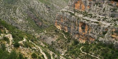 OXYTOURS-Recorriendo los dominios del Diablo-Hiking in the Devils domain-Caminant per les terres del Dimoni