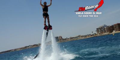 Flyboard Torrevieja-Vuela sobre el mar con flyboard-Fly over the sea on a flyboard-Vola sobre el mar amb flyboard