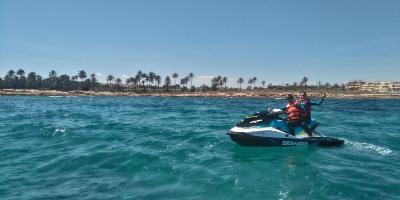 JetSki Club Torrevieja-Calas de Torrevieja en moto acuática-Jet skiing in the coves of Torrevieja-Cales de Torrevieja amb moto aquàtica