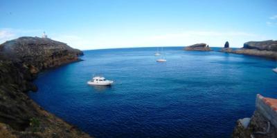 Charters Casamar-Buceo en islas volcánicas: Columbretes-Scuba diving in volcanic islands: the Columbretes-Busseig en illes volcàniques: Columbretes