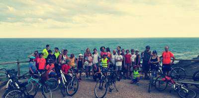 Pedaleando entre railes: el Mediterráneo en bici